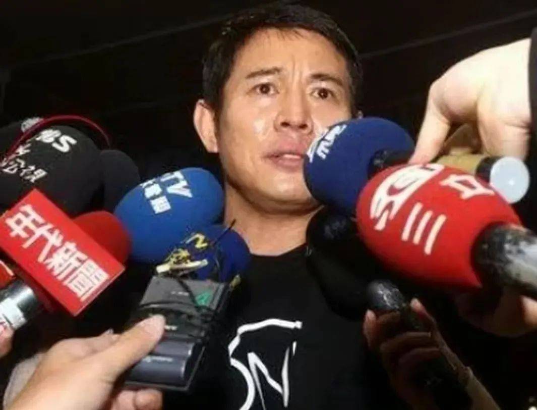 日本记者质问李连杰南京大屠杀死了30万人你们一个个数的他一句话让