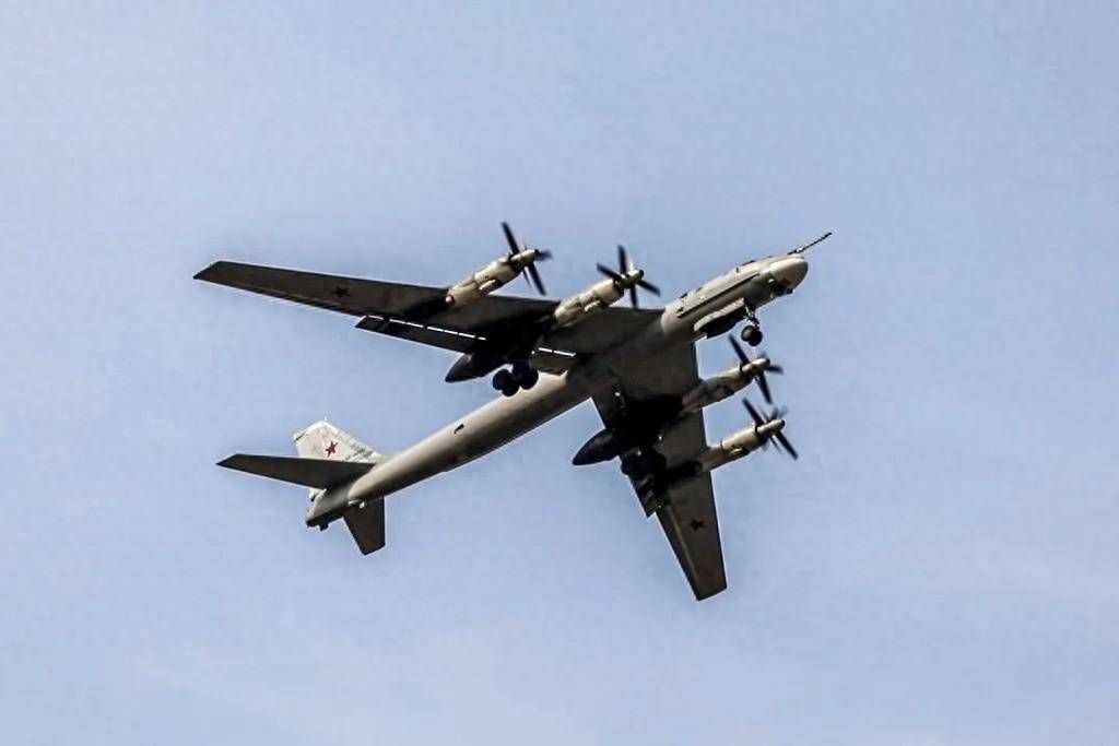 突发!俄3架战略轰炸机遭空袭_袭击_无人机_乌军方