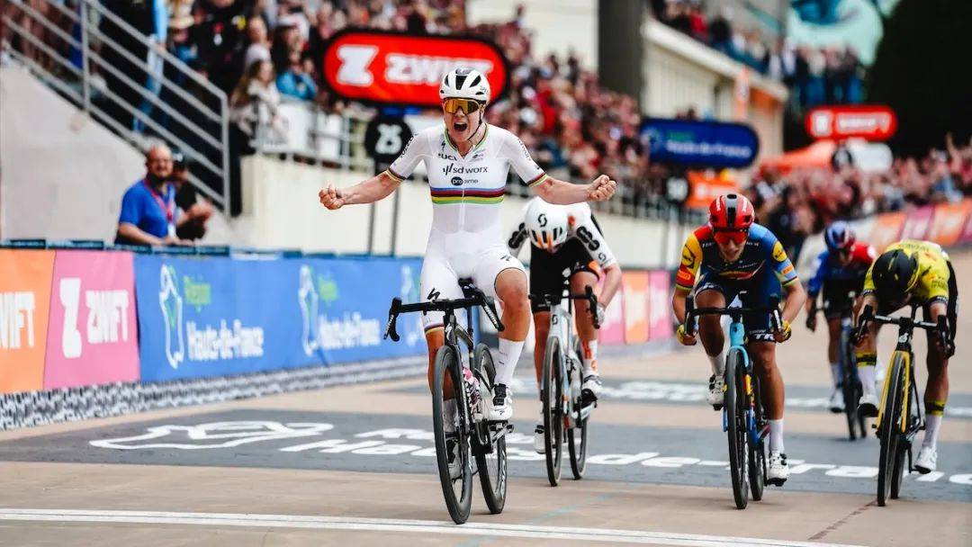 巴黎-鲁贝女子赛上,sd worx-protime车队的洛特·科佩基(lotte