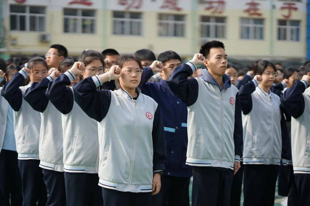 恪守考风考纪涵养文明学子保定七中举行升旗仪式