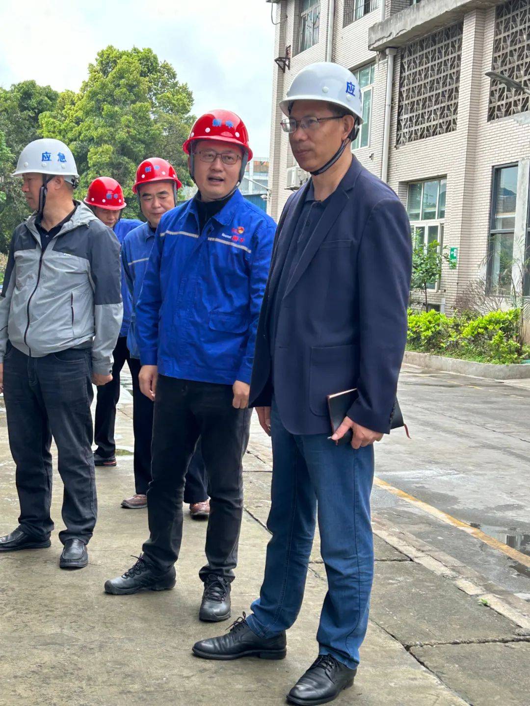 检查中,张光文一行与企业负责人进行了详细交流,通过实地查看,听取