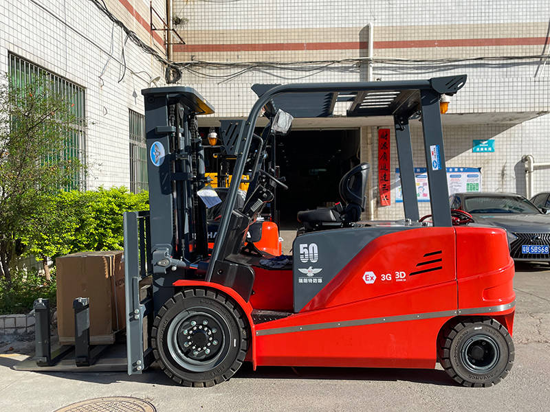 高品质的防爆叉车通常价格较高,但从长远来看,它们能提供更高的安全性