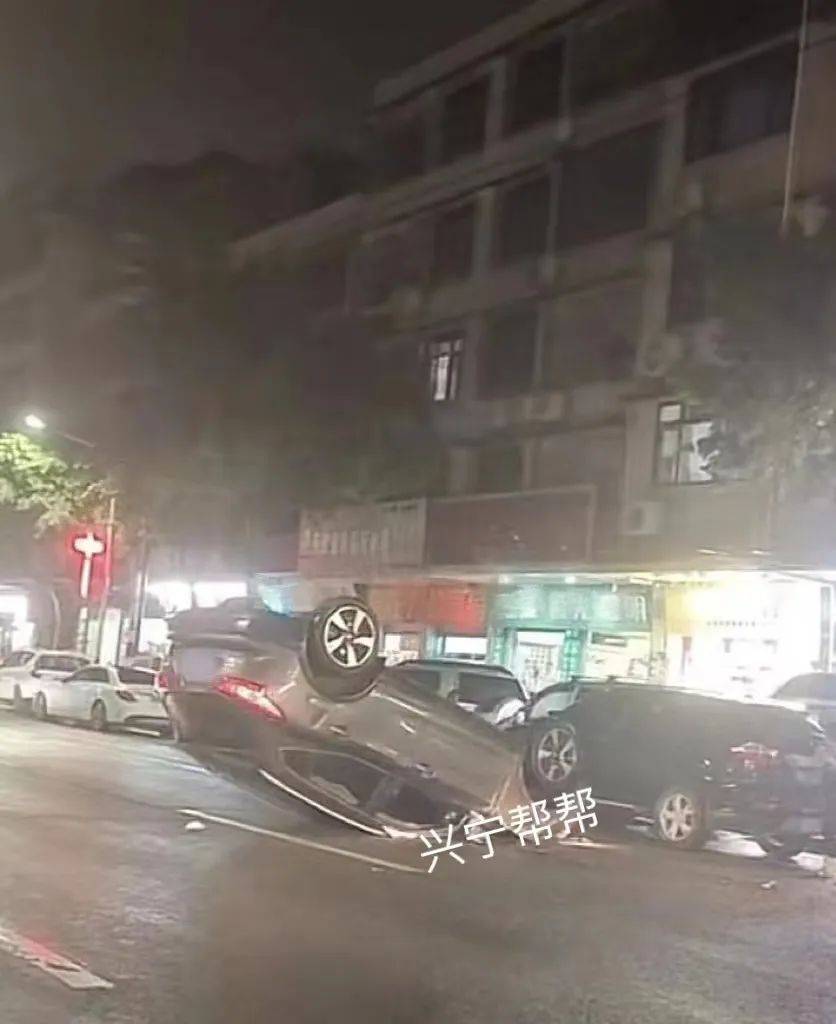 昨天晚上天津的车祸图片