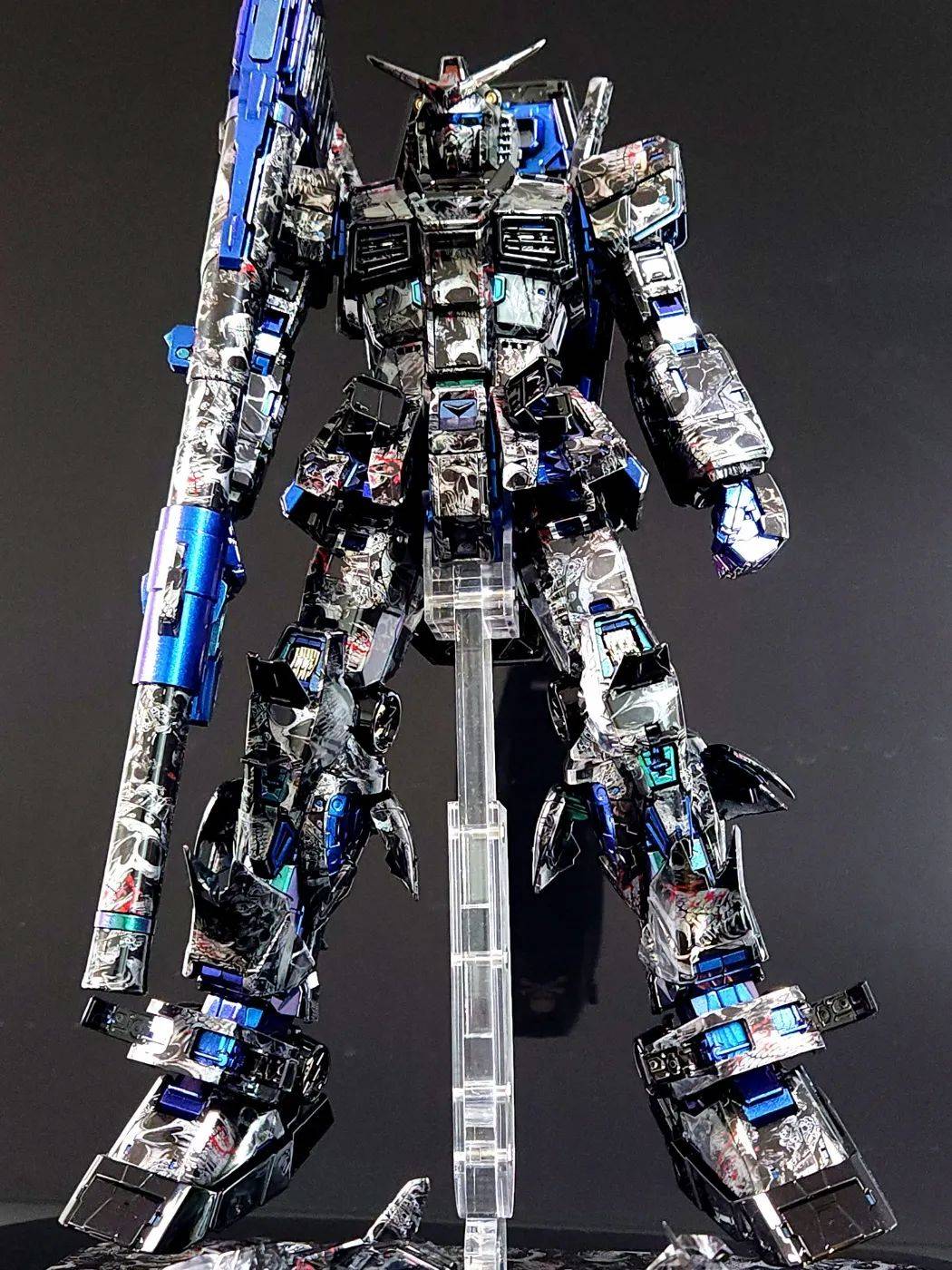 脑洞大开!pgu元祖高达体验当大哥的感觉,贴满"纹身"?