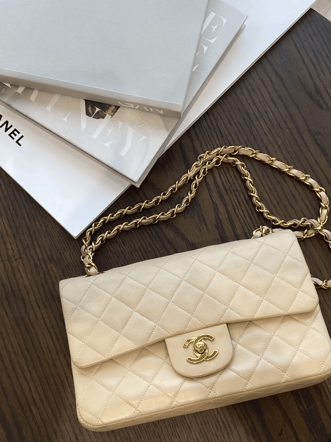 香奈儿cf手袋居然破9w了!还有人会买吗?_价格_大牌_经典