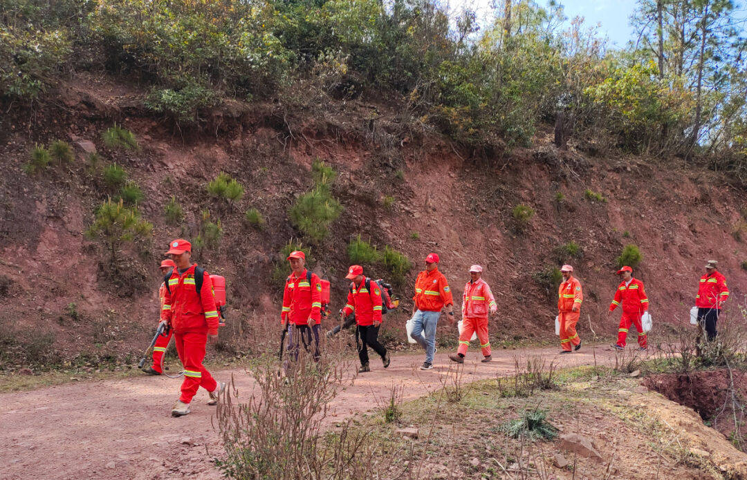 绷紧弦守好防线保安全