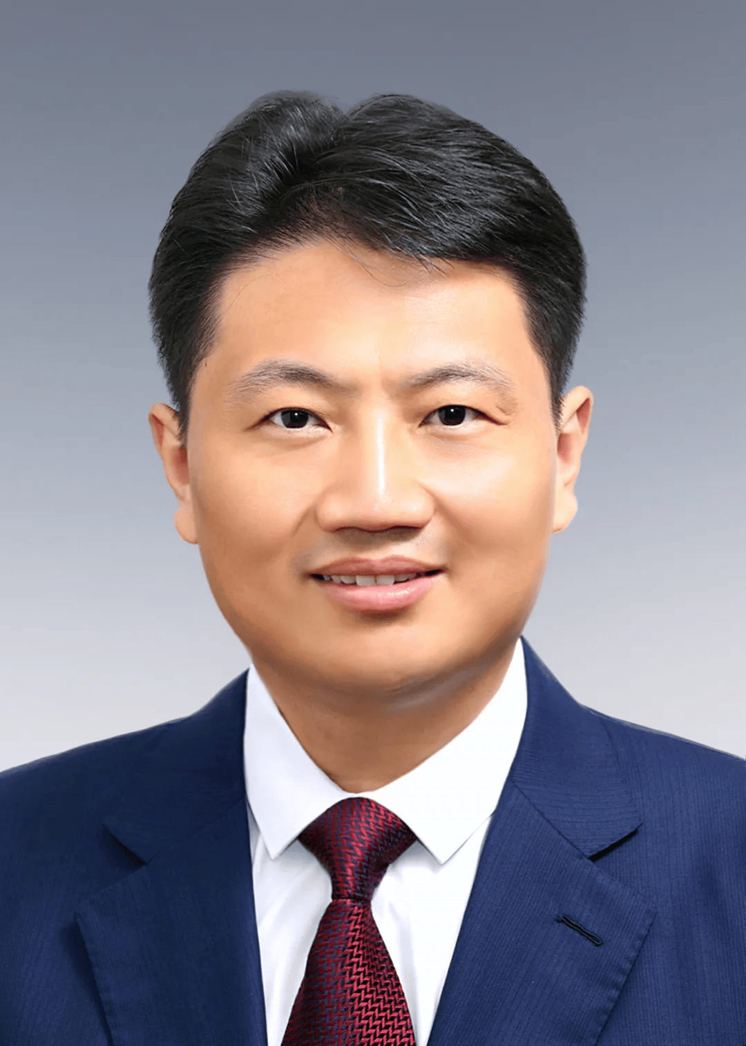 现任长宁区委副书记,区长,区政府党组书记.