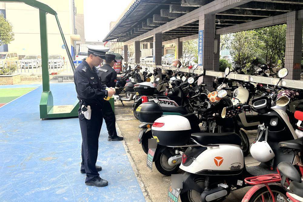 小细节关系大安全,佛山顺德交警"荧光守护"行动见成效_自行车_反光_厂