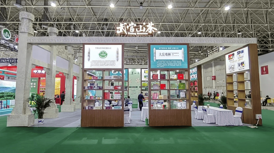 今年,由中国茶叶学会发布的《英山云雾茶》四项团体新标准首次执行