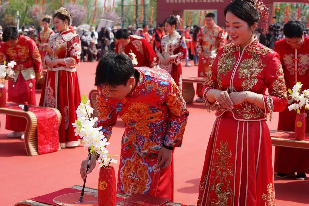 这场集体婚礼幸福满屏