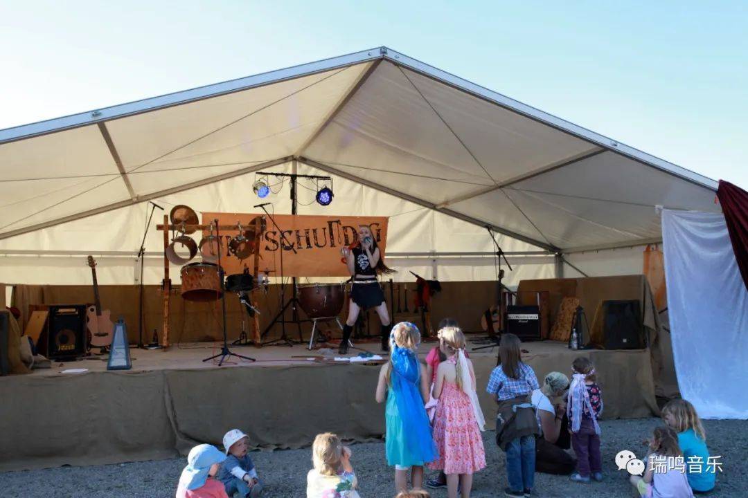 在吉普赛语当中,他们称自己为罗姆人(rom),而 "吉普赛" (gypsy)一词是