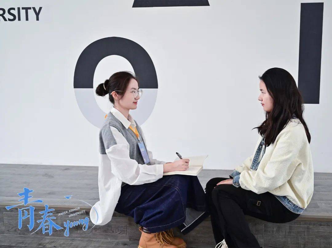 青春young当校园记者成为被采访对象敖雨萱做孜孜以求的赶路人