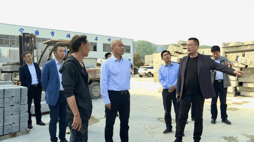 扛起责任深化意识强化担当市委书记督导生态环保和安全生产工作时这样