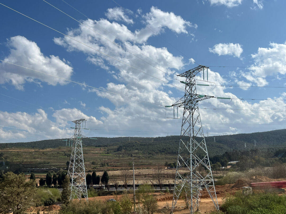 年3月,产业园区辖区内具备220千伏供电能力变电站仅有500千伏草铺变