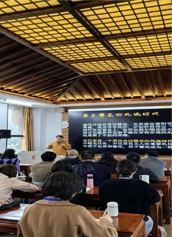 卢涵老师的"庄子的精神世界"讲座为学员们剖析了道家文化代表人庄子
