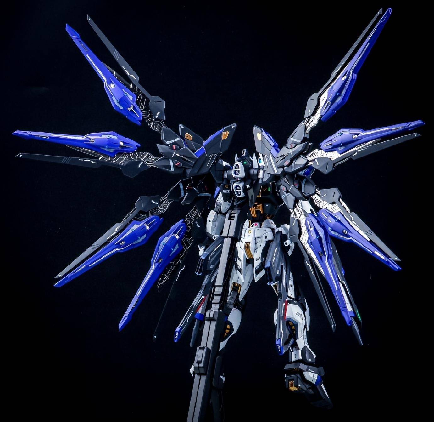 极致黑白魅力!mgex强袭自由高达模型高级配色版,机甲迷们的首选