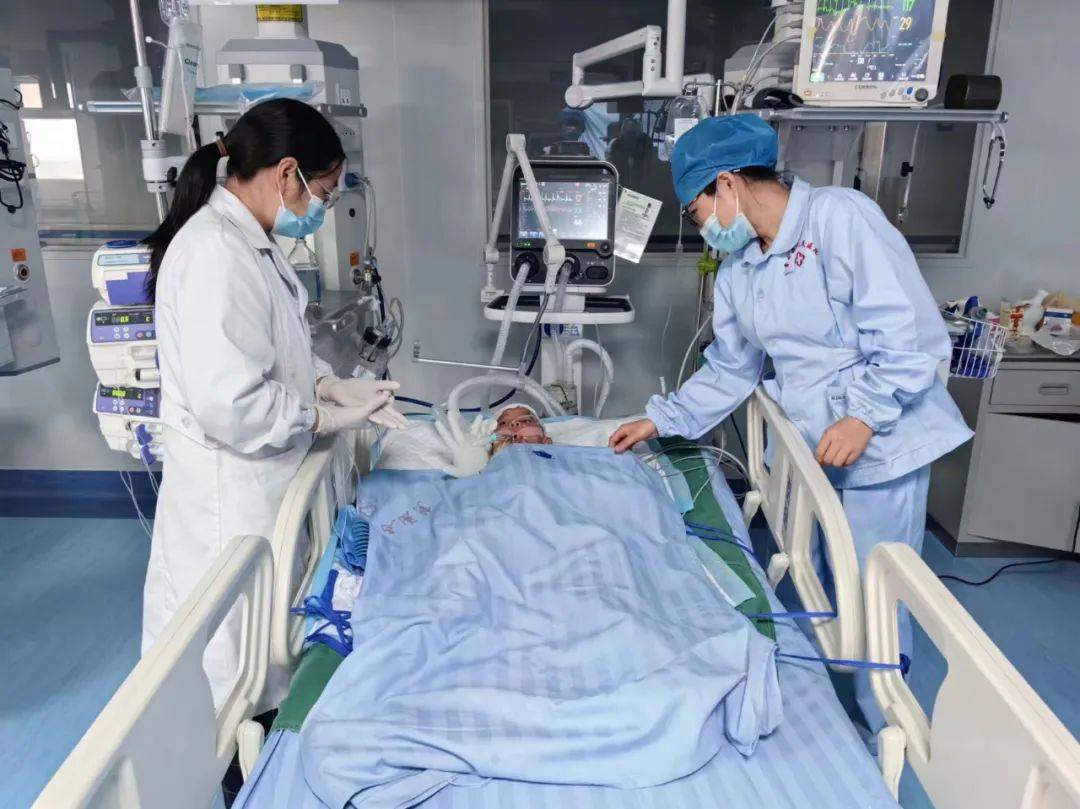 干部人才"组团式"帮扶 | 何启蓉:医者仁心 向爱而行_治疗_工作_重症