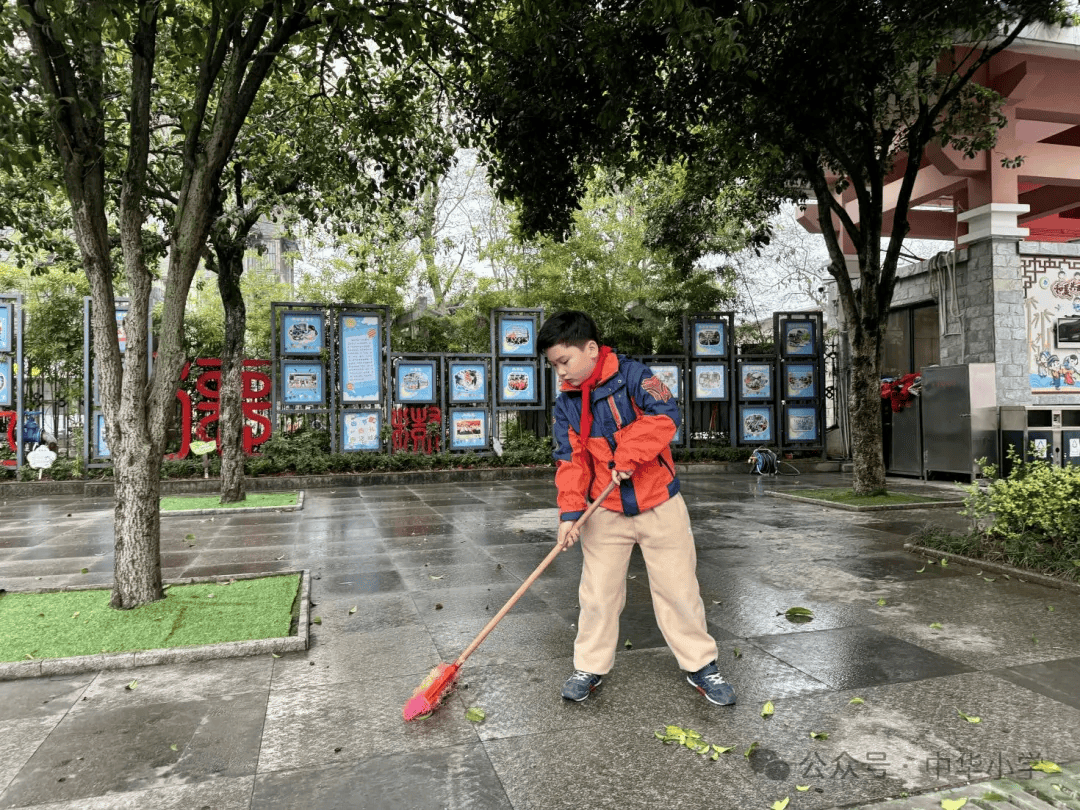 志愿服务争当追锋少年桂林市中华小学寻找身边的小雷锋系列报道