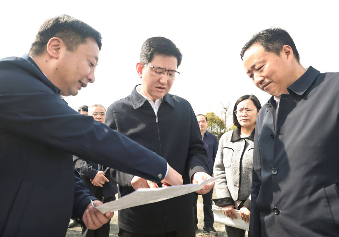 孙志标开展环洪泽湖百里画廊盱眙段巡河和建设工作
