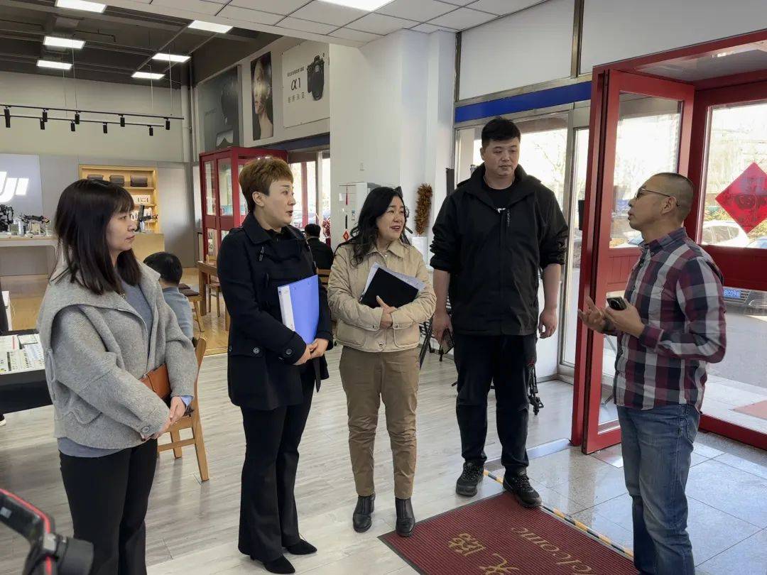 班子成员一行先后来到红事会,弘瑞丰,北北大酒店等三家包联企业,深入