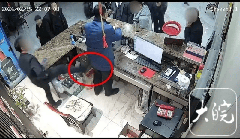 公职人员打人还叫嚣"和副市长平级"!多方回应→_常某某_先生_李某