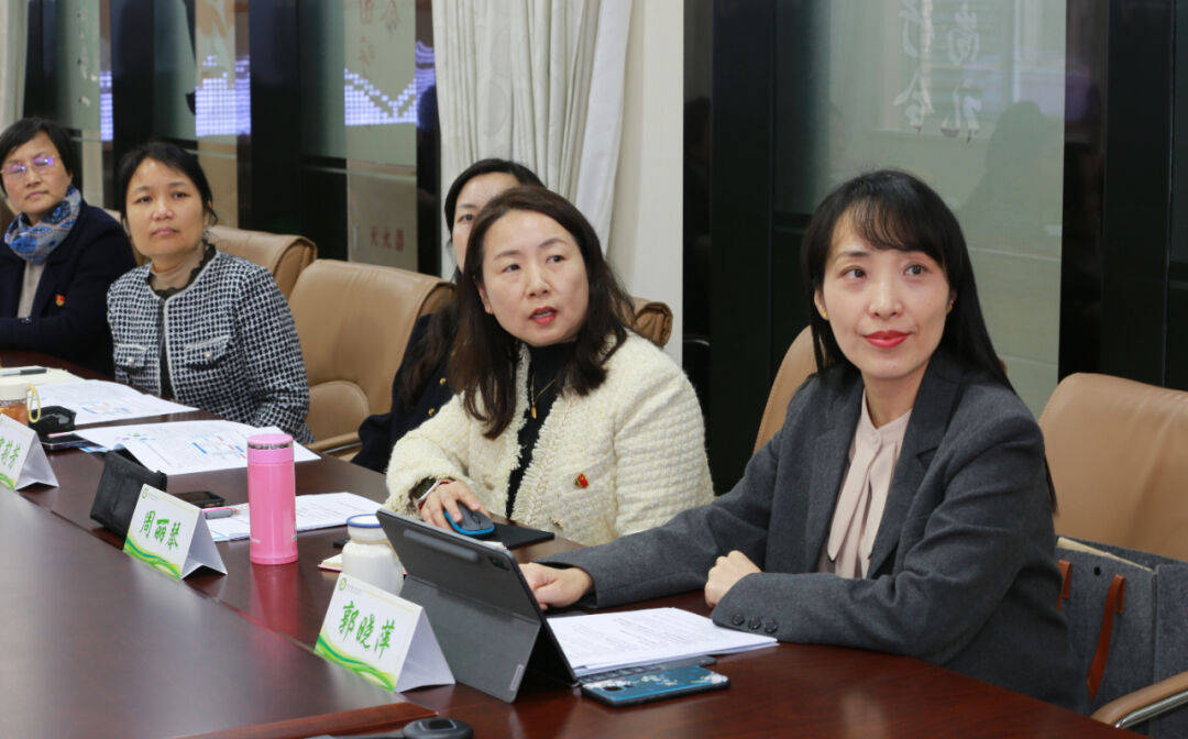 探索数智之路引领未来教育一中心小学开展市级课题开题论证活动