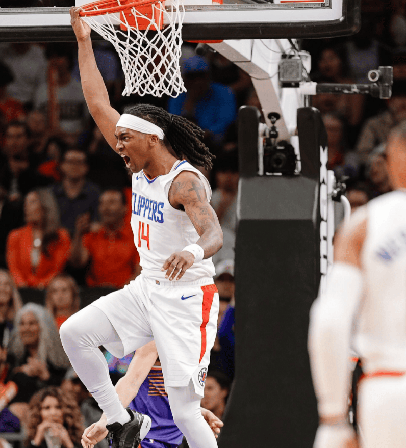 小卡缺席快船4胜1负威少161515完胜杜兰特布克11中1不如科菲