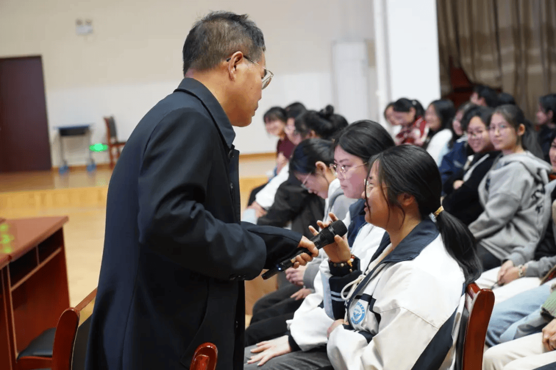 心理赋能赢在高考祁门一中励志心理辅导讲座助力高三学子决胜高考