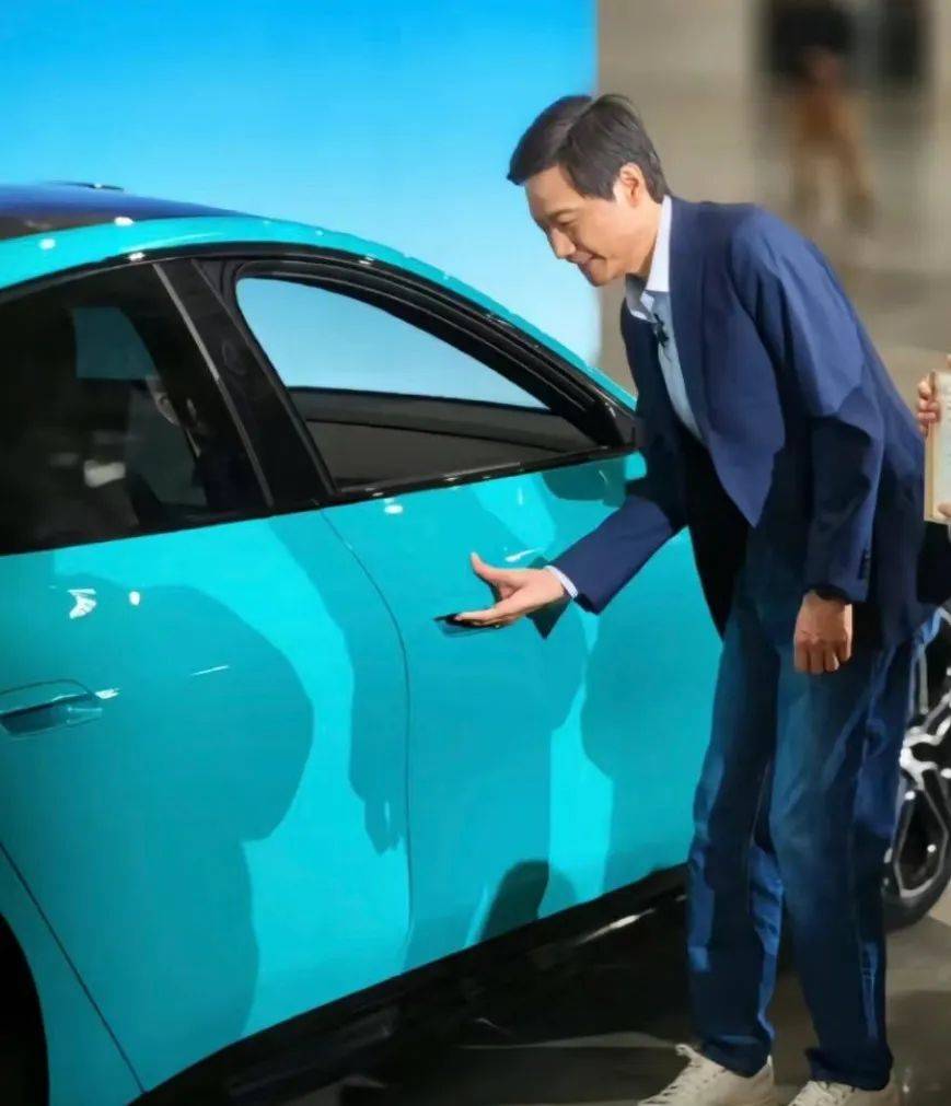 网友:说好"干翻华为"呢?