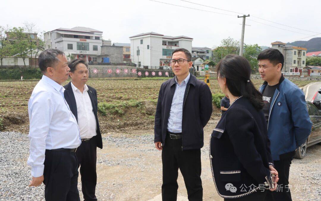 4月9日,县委书记邓涛到高桥,安山等乡镇调研产业发展工作,他强调,要把