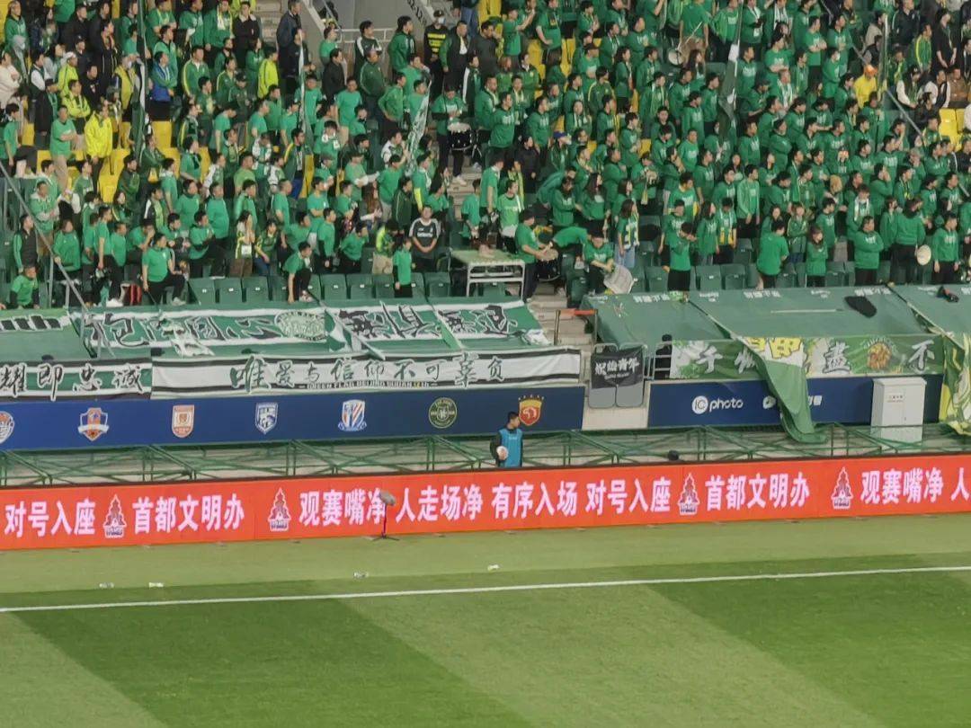 万千国安绿一抹朝阳红