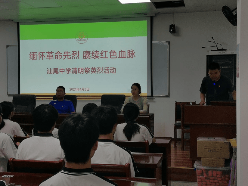 缅怀革命先烈赓续红色血脉城区各学校共青团少先队组织