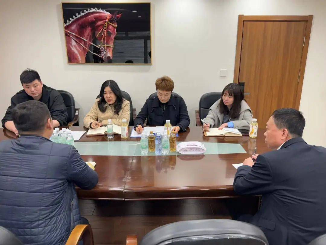 班子成员一行先后来到红事会,弘瑞丰,北北大酒店等三家包联企业,深入