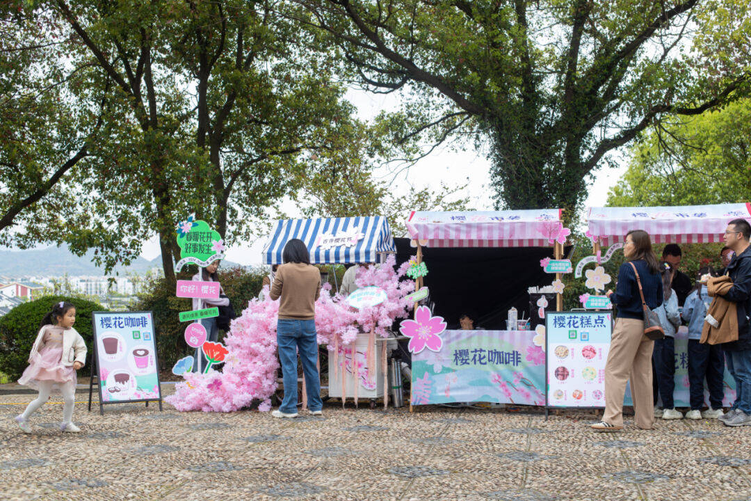 美哭千株晚樱盛开一起花式打卡