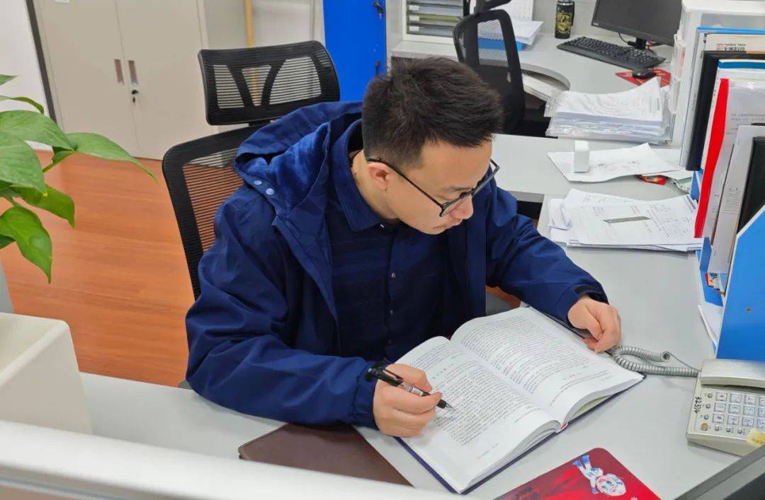 榜样光芒锐意创新砺行致远记306所创新先进个人汪东