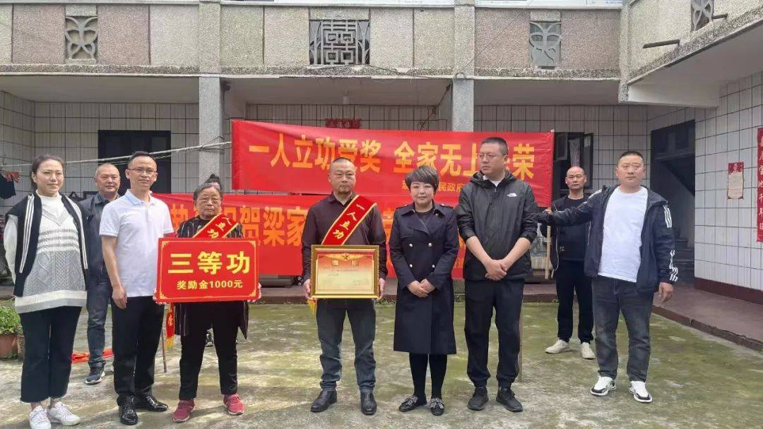 军人_活动_梁家荣