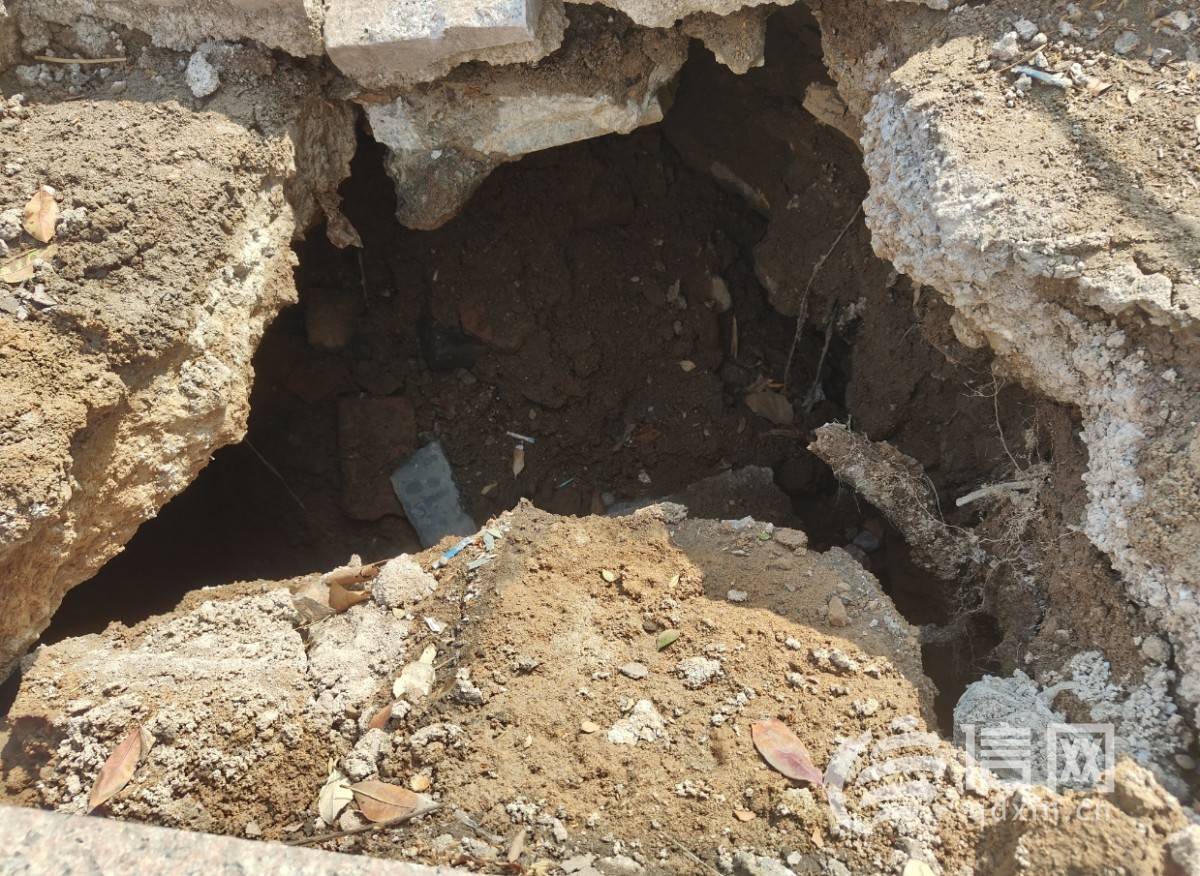 即墨﻿一商业区停车场地面塌陷 市民盼尽快修缮_进行_相关_过往