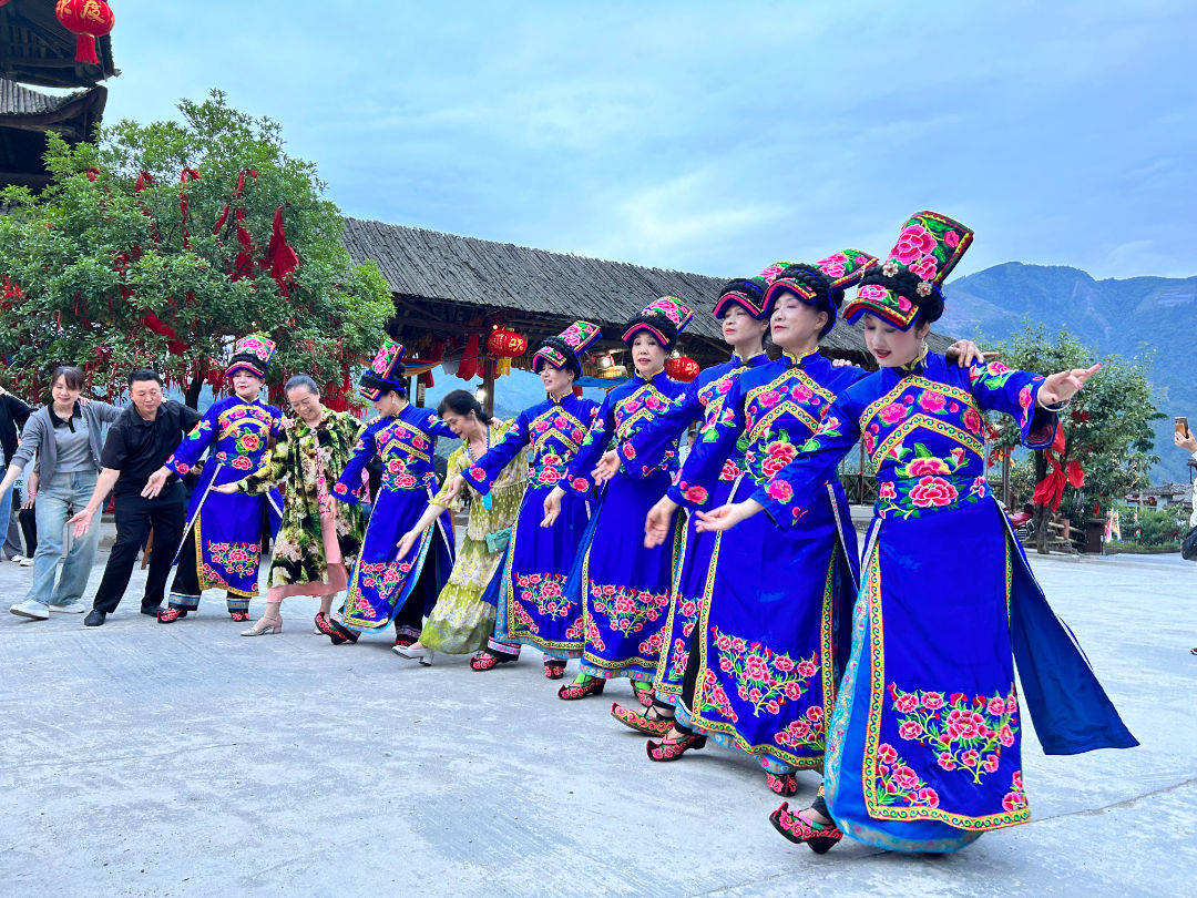如果孩子喜欢采摘,感兴趣农业,那就去北川维斯特农业休闲旅游区,集