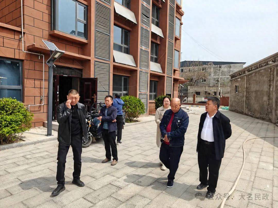 县人大副主任倪红林,县民政局局长冀晓燕,县卫健局张保华等陪同参加