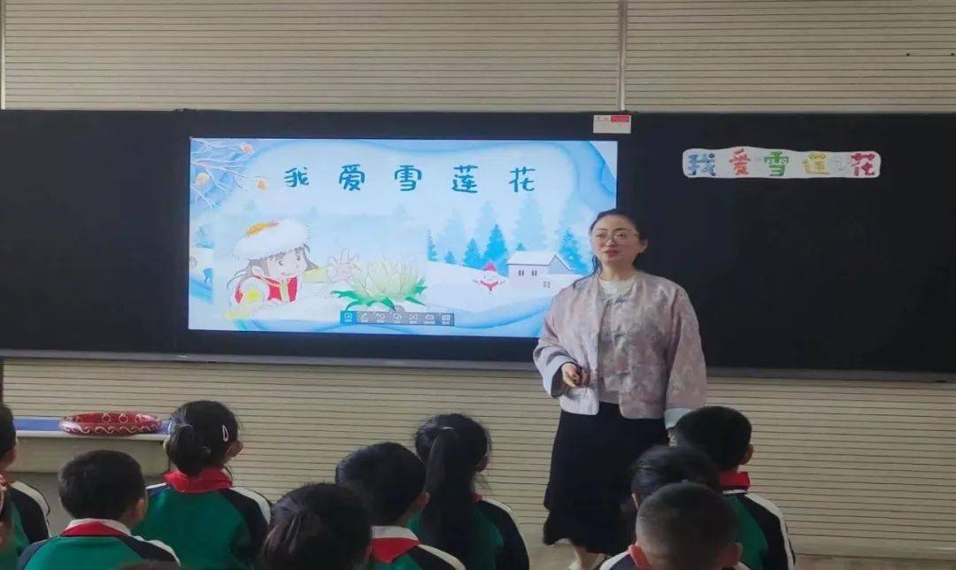 未央区教师进修学校音乐教研员李婷老师,大白杨小学教研主任张卫娜