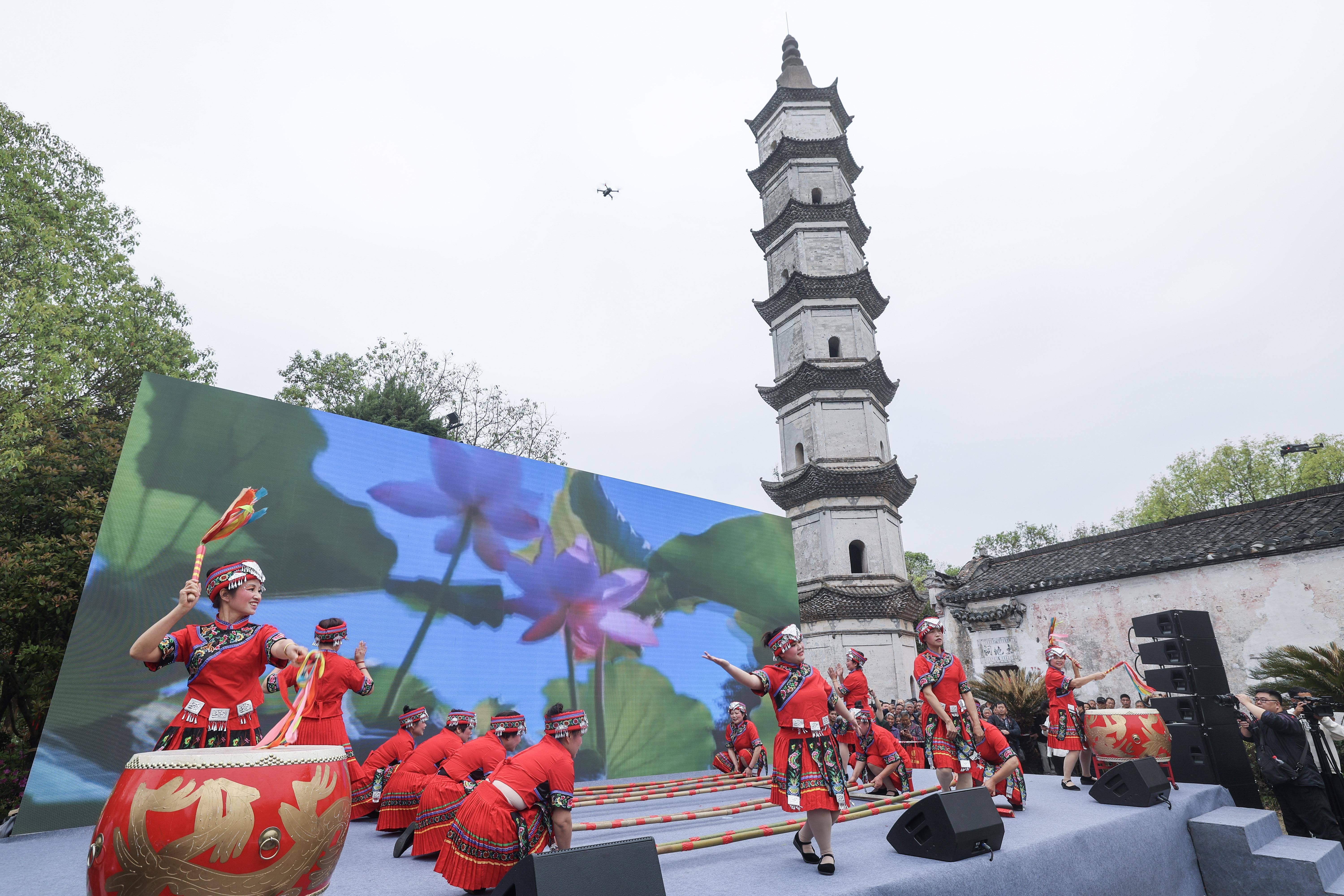 浙江建德古村民俗展演庆祝三月三