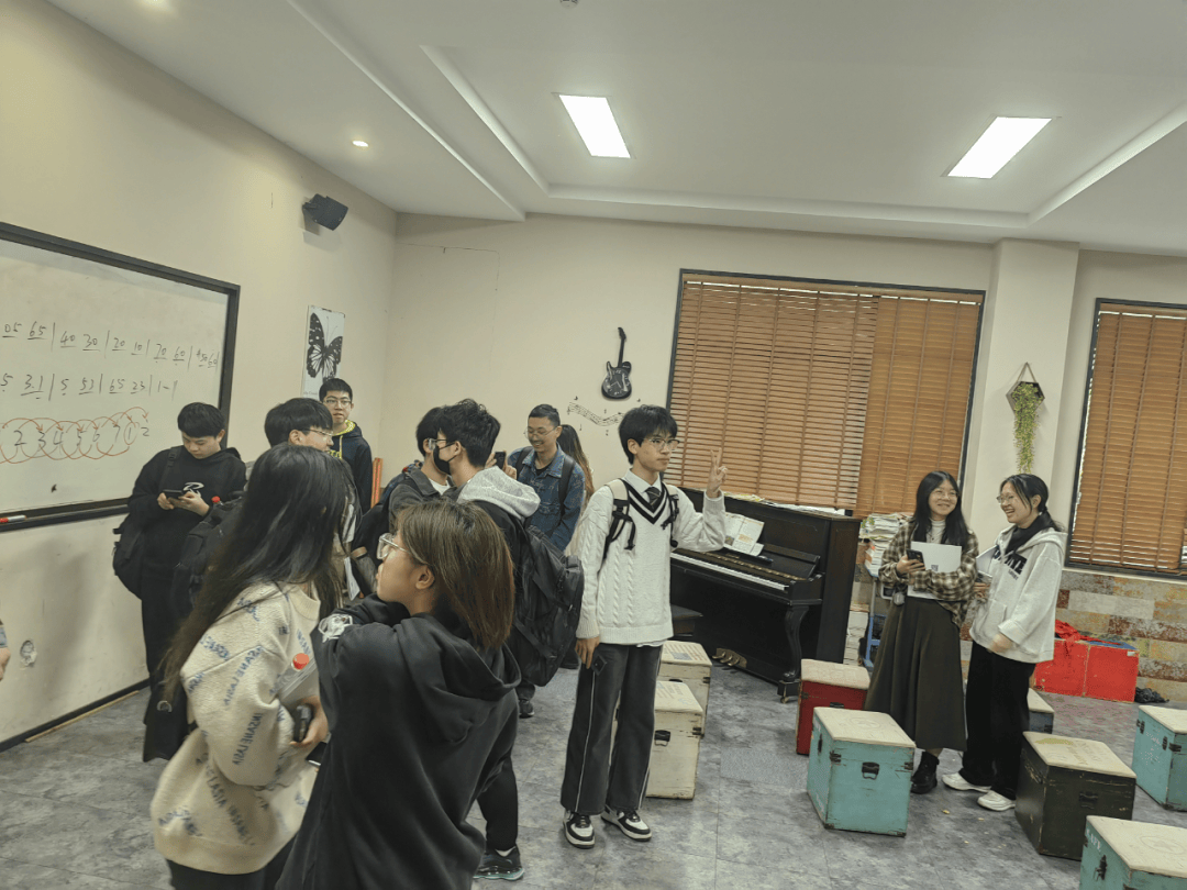 见习共成长根值教育梦记杭州师范大学教育技术学院见习生来我校见习