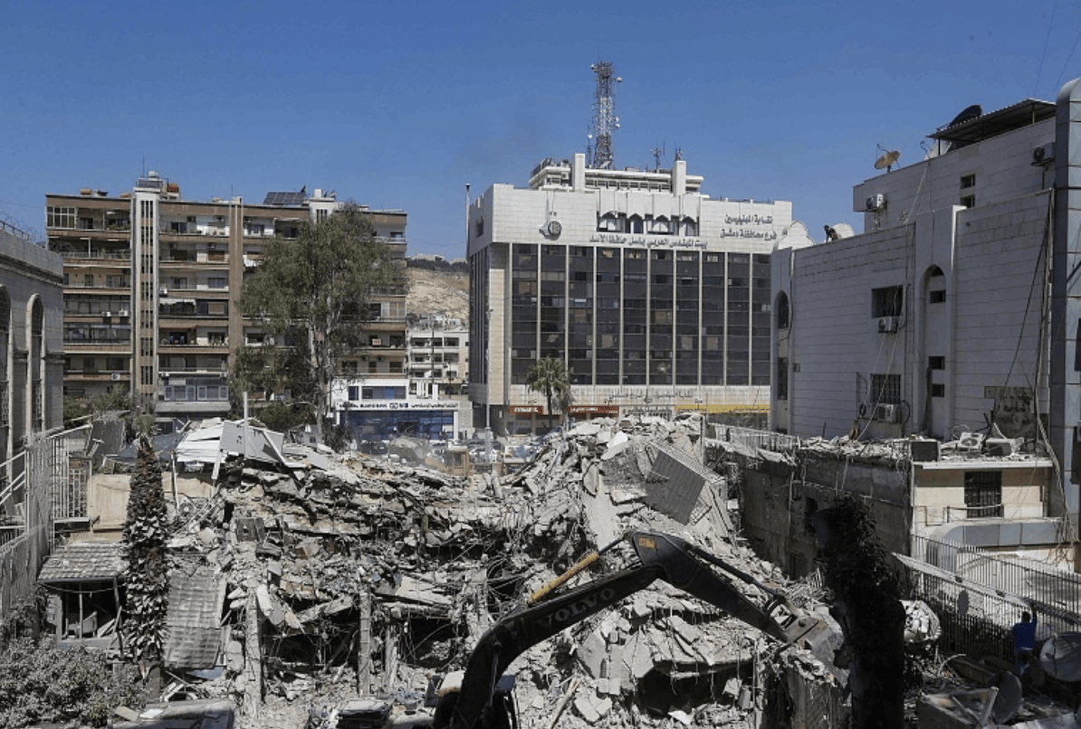 都不愿局势升级却都骑虎难下美伊通过中间人传话降温或重启核谈判