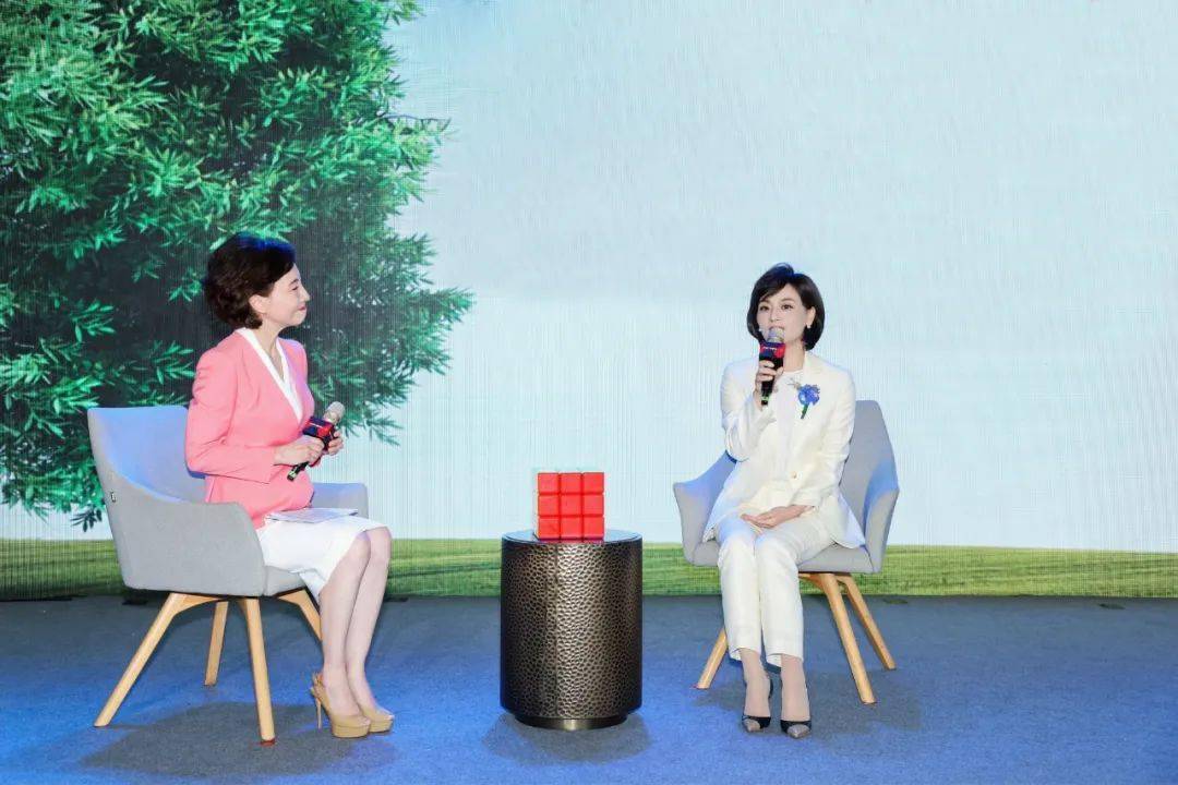 最后,韩芳代表南都物业致谢,"感恩时代,让我们有幸成为中国物业行业