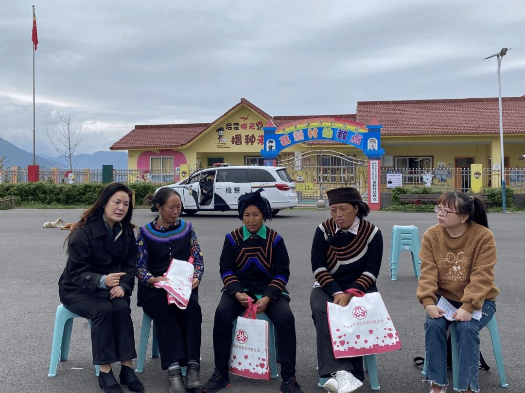 践行十爱丨婚姻家庭辅导中心成立巾帼普法乡村行一起为她点赞