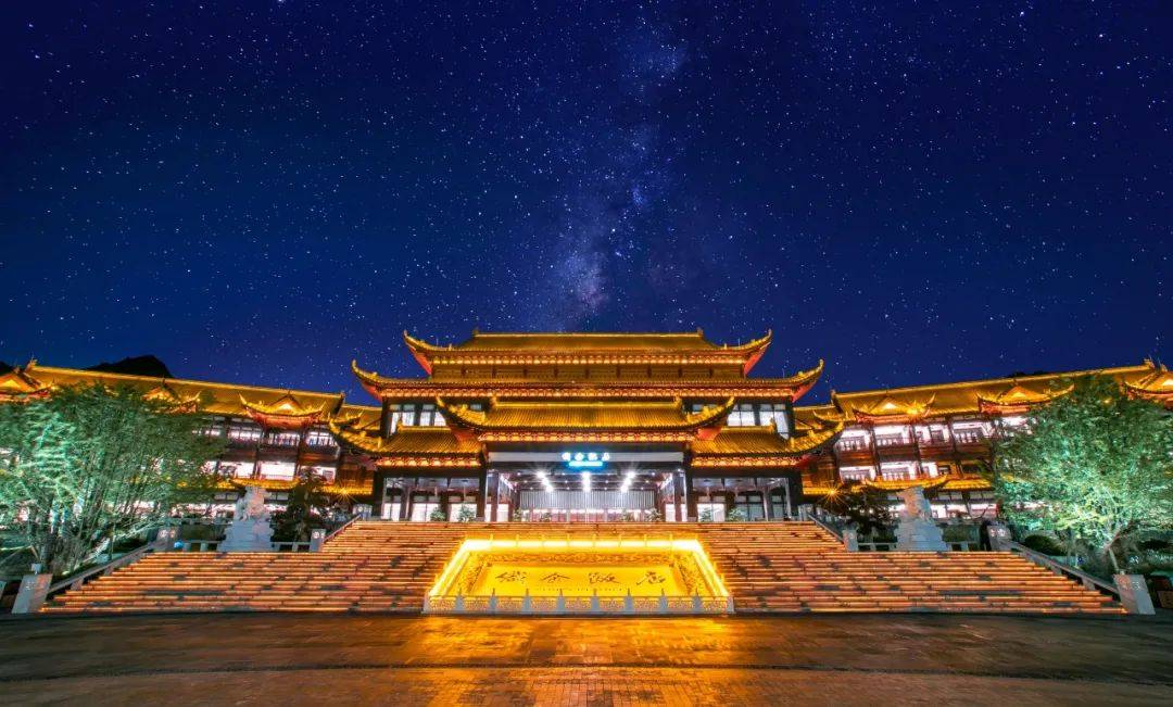 乘坐旅游直通车可享受优惠票价21元/人,含免费畅游平远古镇,并可凭