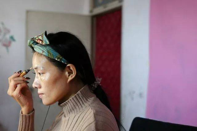 农村妇女靠仿妆走红,强势圈粉260万!_化妆_丁兰_明星