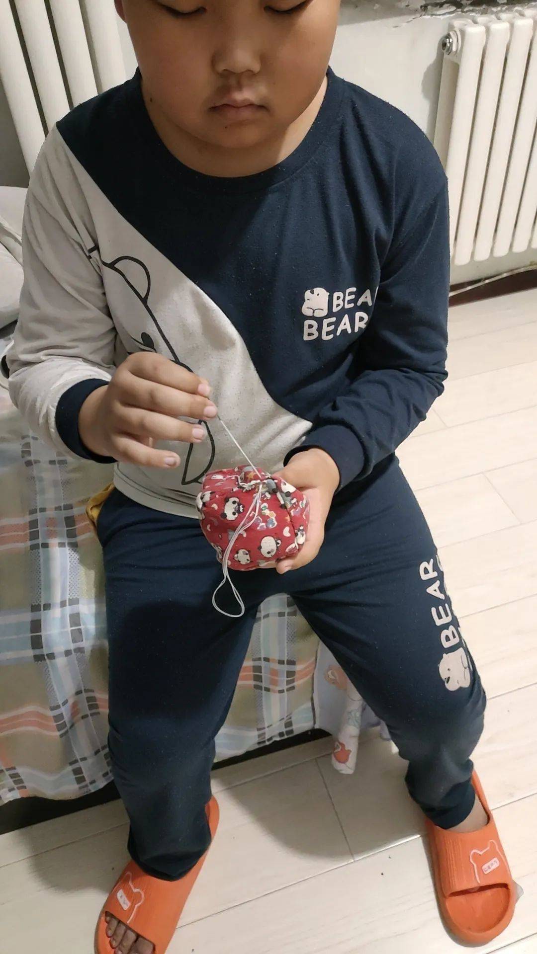 【兆麟劳动】穿针引线缝沙包 动手实践乐开怀——五年级"缝制沙包"