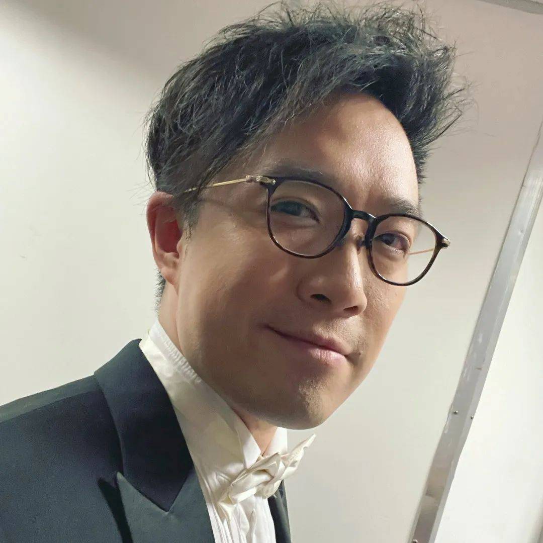 张颂欣钢琴伴奏钢琴合作艺术家张颂欣成长于加拿大.