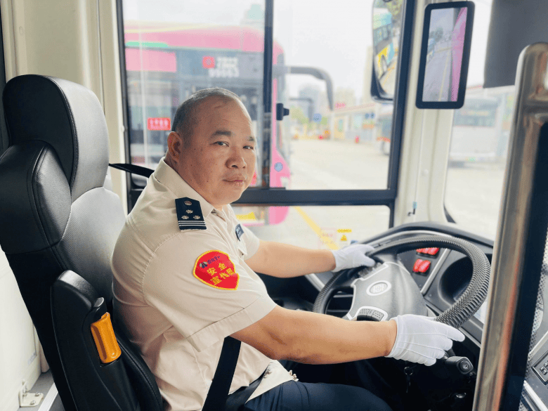 这一个个真情服务成就全国"最美公交司机"_许师傅_温州交运集团_工作
